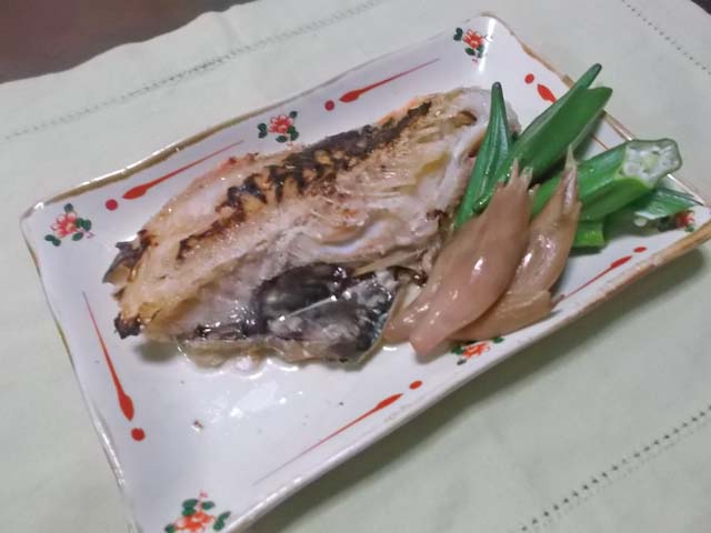 夫が焼いた赤魚の粕漬け 鳩サブレ―_f0019498_1835523.jpg