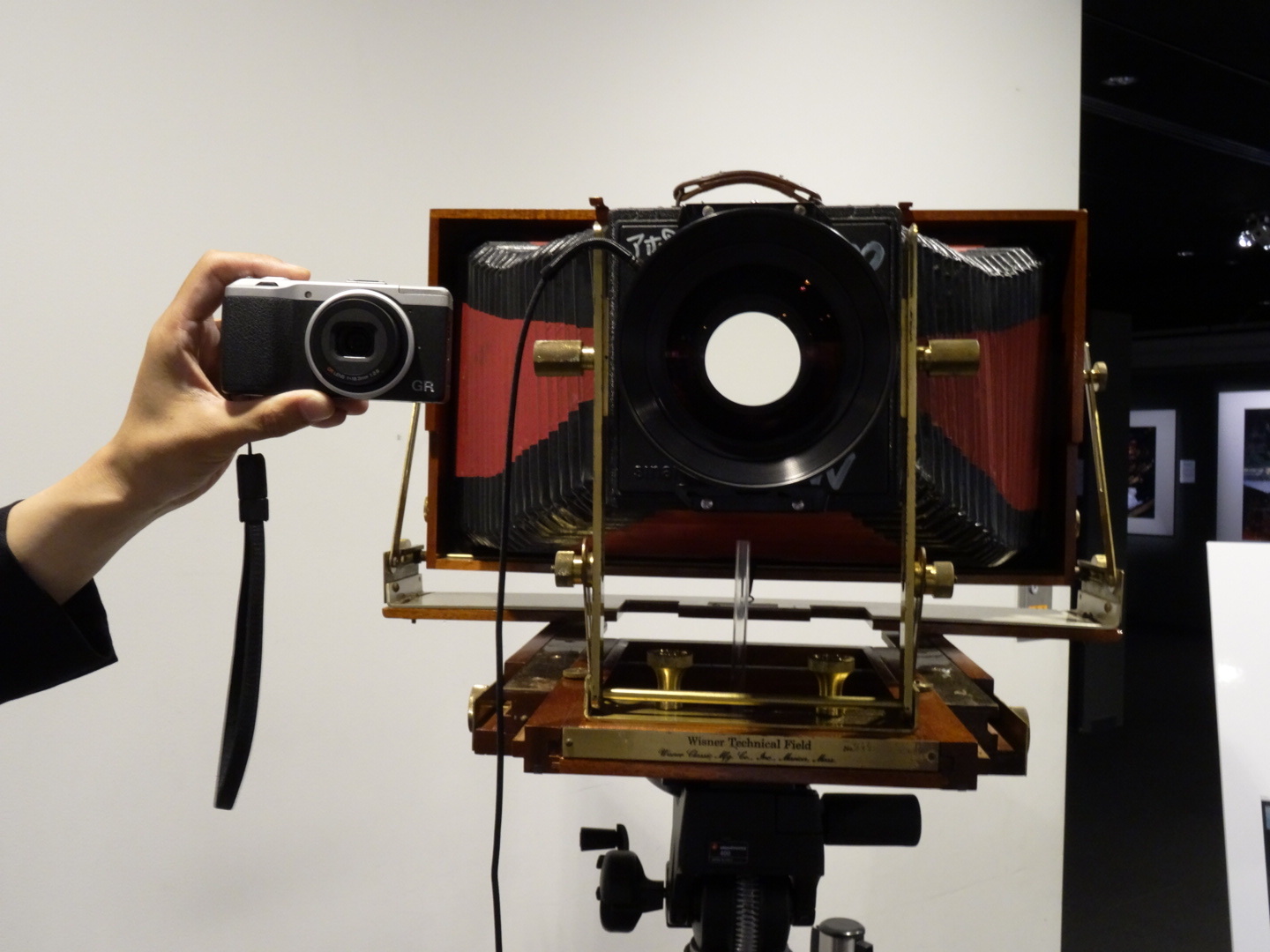 大判フィルムカメラ(8x20) : CAMERAと一緒