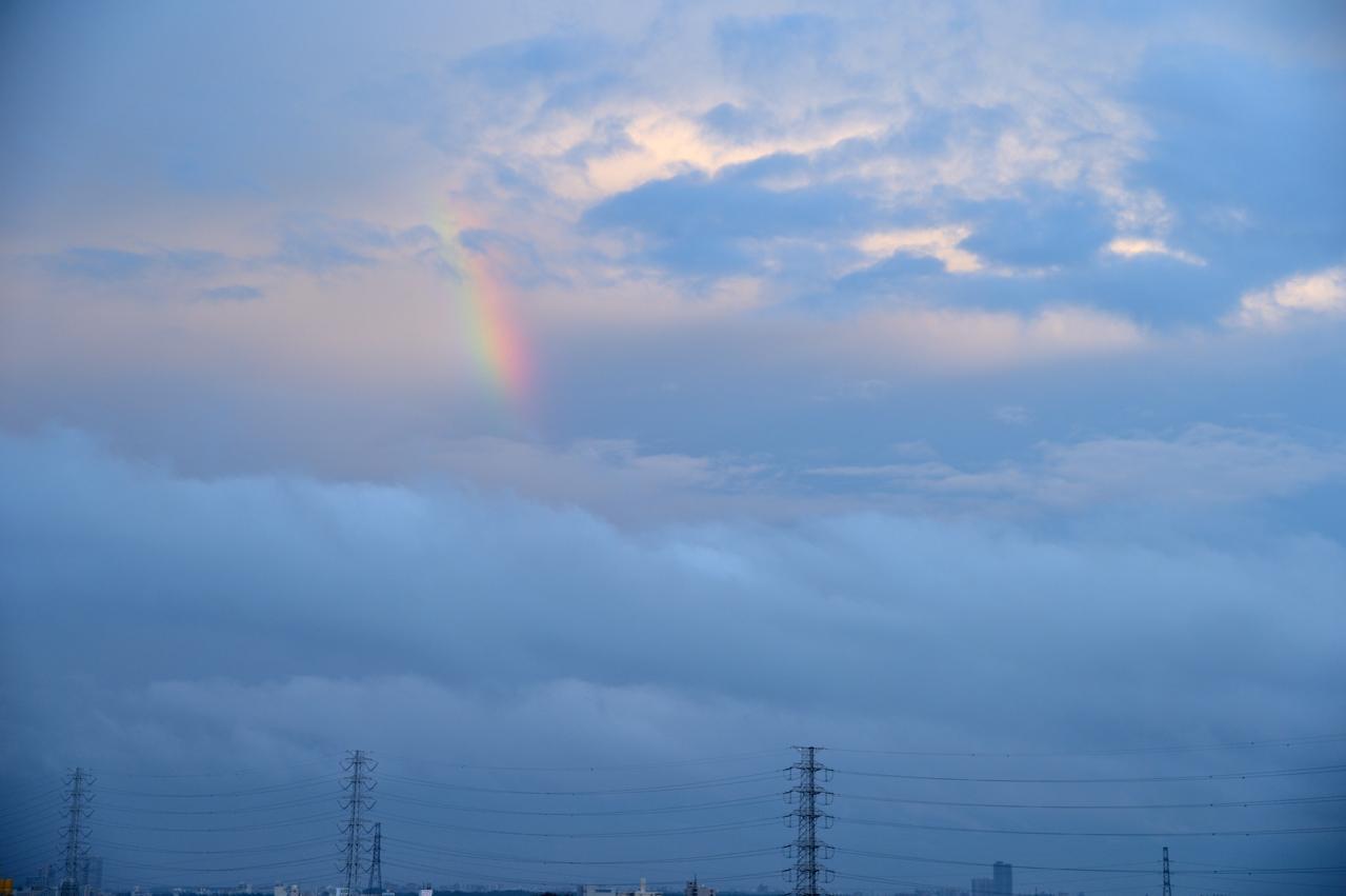 雨雲　虹のぞかせ_c0246358_03421382.jpg