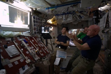 コウノトリと 宇宙飛行士になった子どもたち シンプルライフと日和やの本棚 コウノトリと 宇宙飛行士になった子どもたち シンプルライフと日和やの本棚