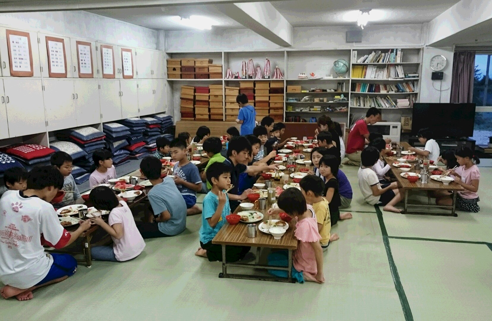 夏休み八坂センターの夕食は…_d0265607_223463.jpg