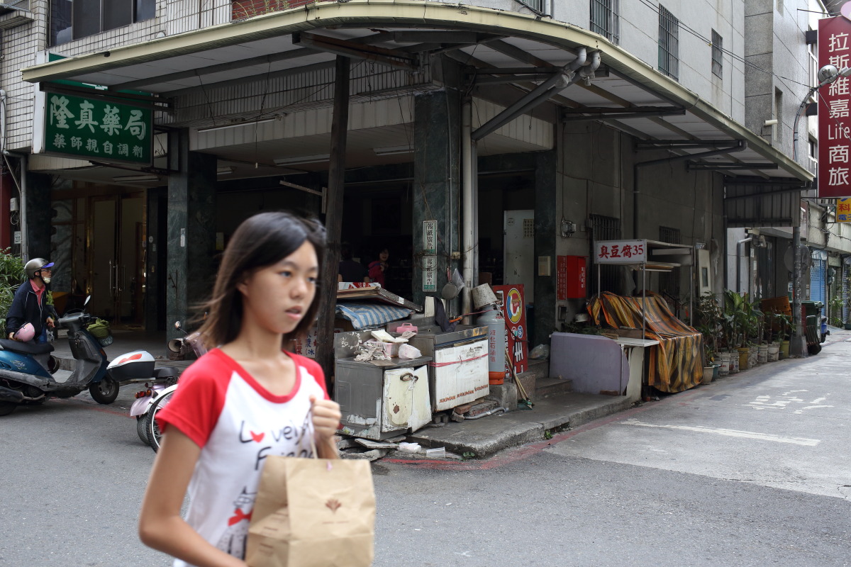 高雄　　金堡飯店（Jin Bao Hotel）界隈_b0061717_3341975.jpg