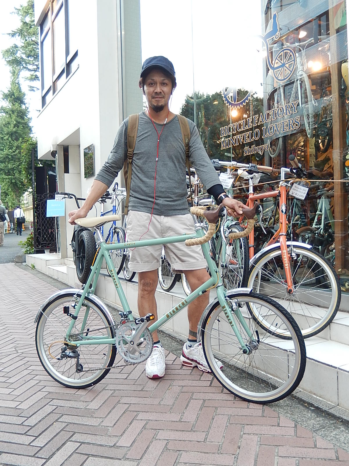 8月22日　渋谷　原宿　の自転車屋　FLAME bike前です_e0188759_1922379.jpg