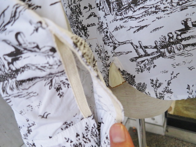 秋口に差を付けましょう。。。粋な大人の総柄シャツ・其の② By Universal Works_d0152280_15573828.jpg