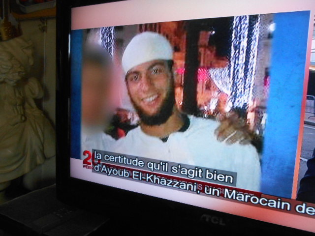 パリのセーヌ河の中州 シテ島の先端にはテンプル騎士団のジャック ド モレーの火あぶりの処刑場所がある 波多野均つれづれアート