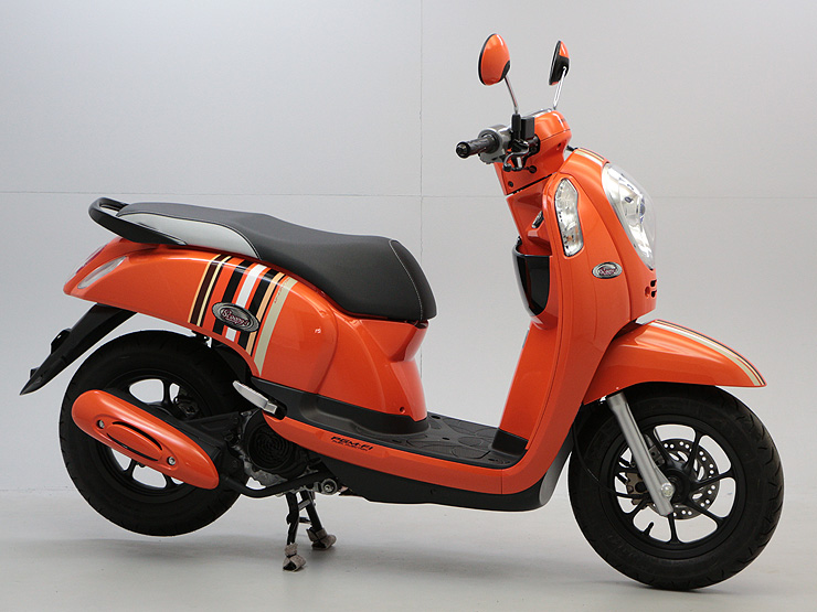 スクーピ-110iにバイクザシートインサイド_e0114857_22253079.jpg