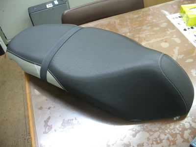 スクーピ-110iにバイクザシートインサイド_e0114857_22383980.jpg