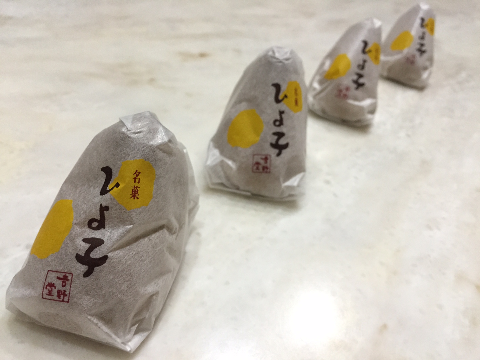 銘菓・・・ひよこ饅頭_a0326106_2135548.jpg