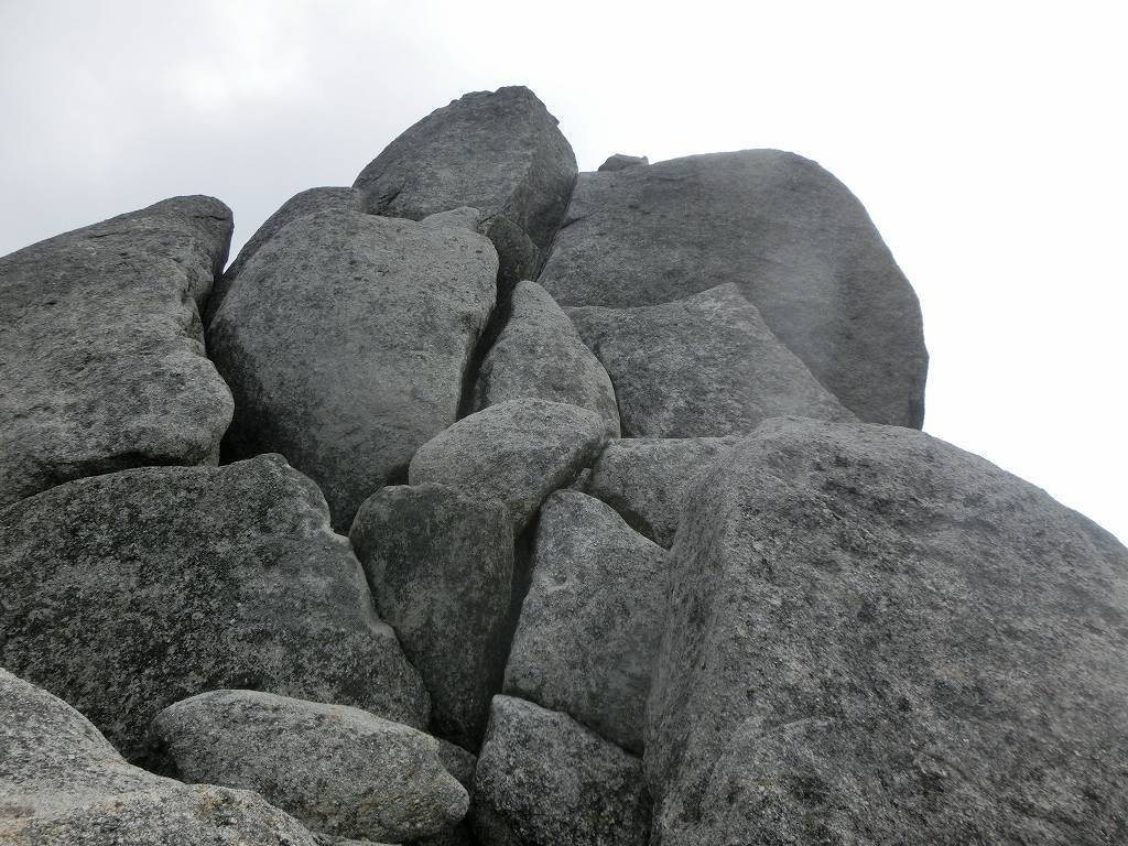 鳳凰三山　恐怖のオベリスクの岩場のテッペン初登頂_b0124306_22485329.jpg