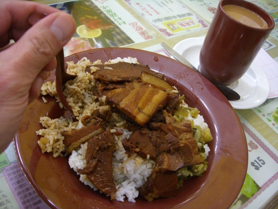 食欲を左右する 色 ・ 材質 ・ 形 って あるような？ （香港限定だろうけど：笑）_e0248743_74113.jpg