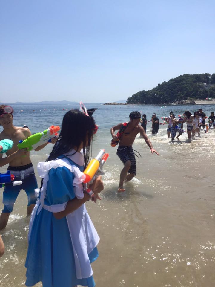 Water War 3 クレイジーな人たちへ_f0109257_326454.jpg