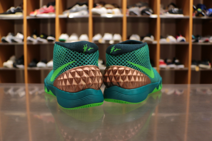 KYRIE 1_b0142780_15422145.jpg