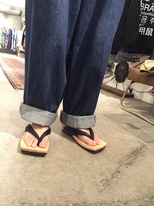 ヴィンテージスタイル ワイドパンツに男の下駄 下駄げたライフ ヴィンテージスタイル ワイドパンツに男の下駄 下駄げたライフ