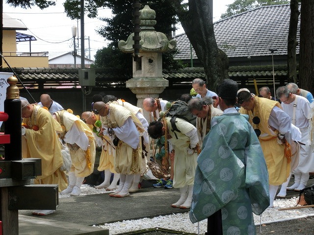 東泉院・日吉浅間神社で富士山峰入り修行の様子を県が撮影_f0141310_8205973.jpg