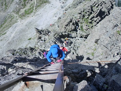 ◆槍ヶ岳（3180m）③ 槍の穂先、てっぺんに立つ！_a0315420_11572426.jpg