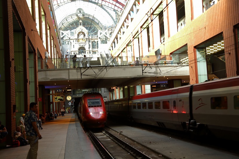 ベルギーのアントワープ中央駅、たかが駅ですが、国の重要文化財に指定されている美しい駅です。_b0291402_21531561.jpg