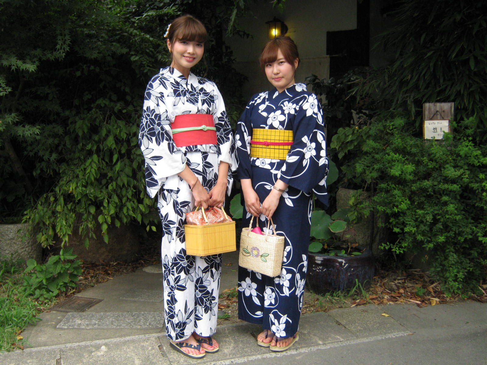 紺色 白の人気の浴衣で 京都嵐山 着物レンタル 遊月 徒然日記