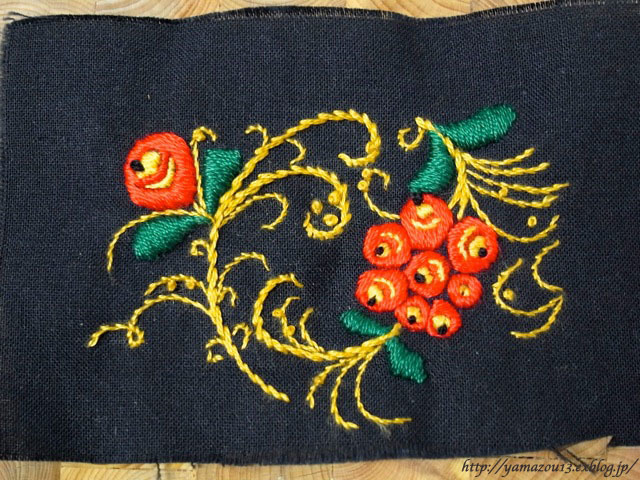 ホフロマ塗り図案の刺繍完成です_f0235224_18570997.jpg