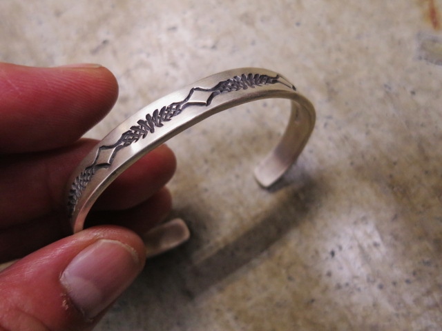 やはり今でしょ?? Navajo ARTIST ・・・ NORA BILL & Tee Mace 追加入荷!!_d0152280_11213915.jpg