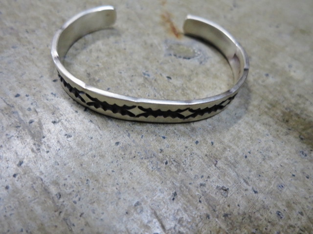 やはり今でしょ?? Navajo ARTIST ・・・ NORA BILL & Tee Mace 追加入荷!!_d0152280_11234555.jpg