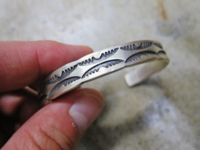 やはり今でしょ?? Navajo ARTIST ・・・ NORA BILL & Tee Mace 追加入荷!!_d0152280_11251295.jpg