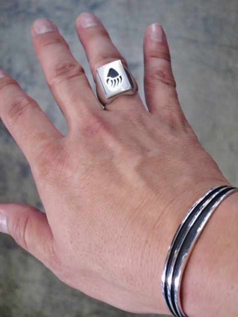 やはり今でしょ?? Navajo ARTIST ・・・ NORA BILL & Tee Mace 追加入荷!!_d0152280_1150844.jpg