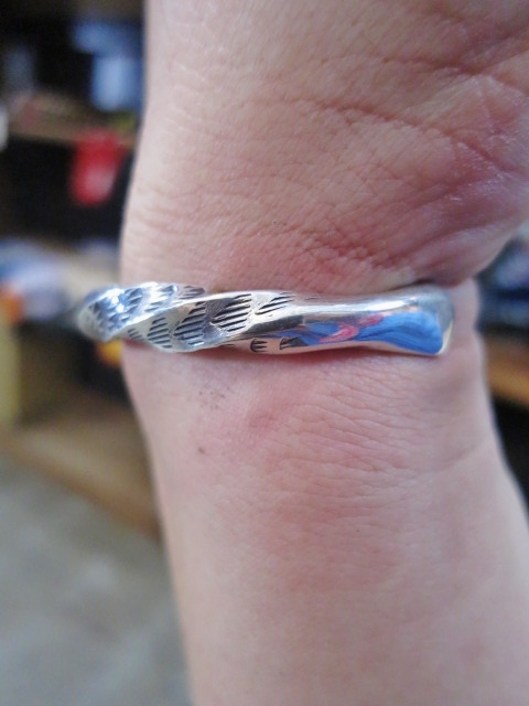 連続でのSILVER 関連・御紹介。。。Tsunai Haiya よりSnake RING とSnake BANGLE!!_d0152280_130080.jpg
