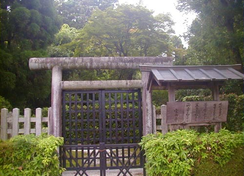 ●神社の造形―嵯峨天皇皇女 有智子内親王墓_d0053294_133875.jpg