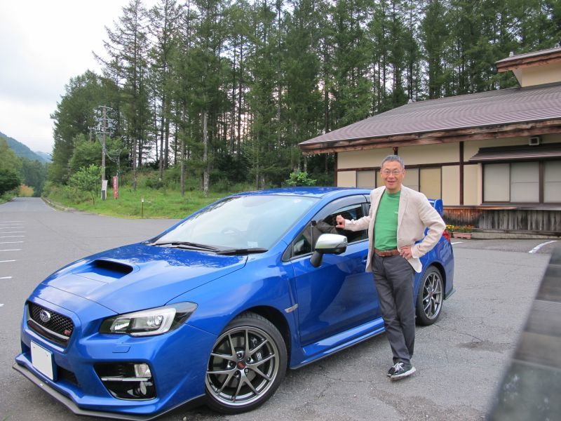 最新の「WRX STI」を抱くように走る_f0076731_20381851.jpg