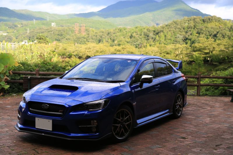 最新の「WRX STI」を抱くように走る_f0076731_20444815.jpg