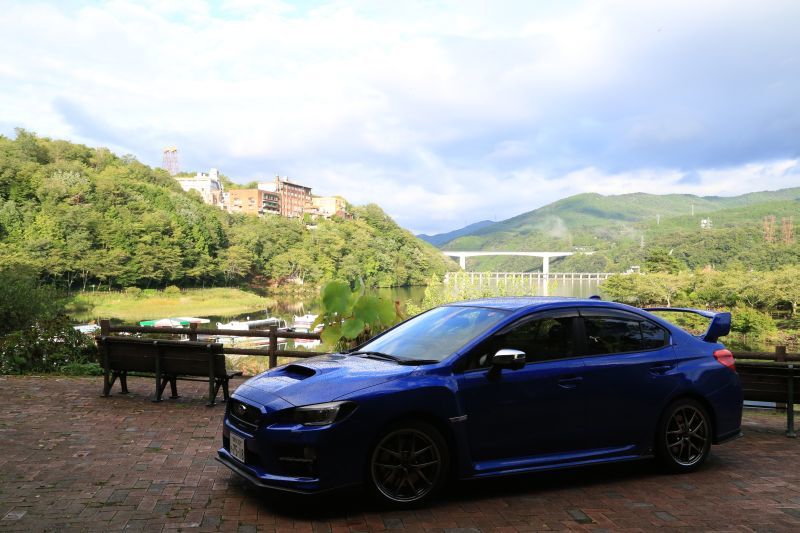 最新の「WRX STI」を抱くように走る_f0076731_20445646.jpg