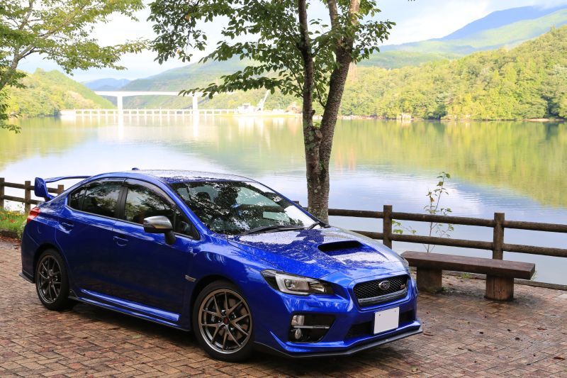 最新の「WRX STI」を抱くように走る_f0076731_20451136.jpg