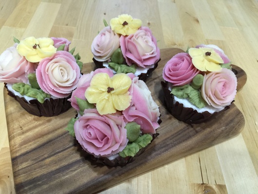 韓国餅でフラワーケーキ 今日も食べようキムチっ子クラブ 料理研究家 結城奈佳の韓国料理教室 韓国餅でフラワーケーキ 今日も食べようキムチっ子クラブ 料理研究家 結城奈佳の韓国料理教室