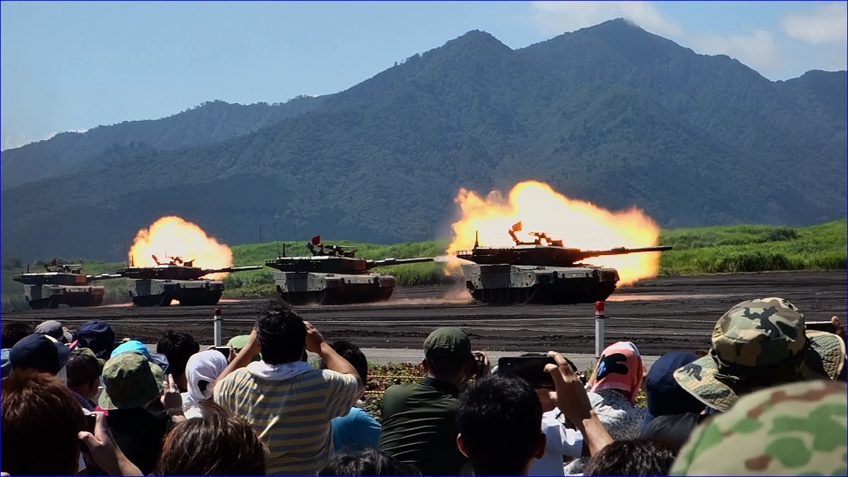 2015総火演前日予行(その2)~74式/90式/10式戦車の実弾射撃_d0137627_21595695.jpg