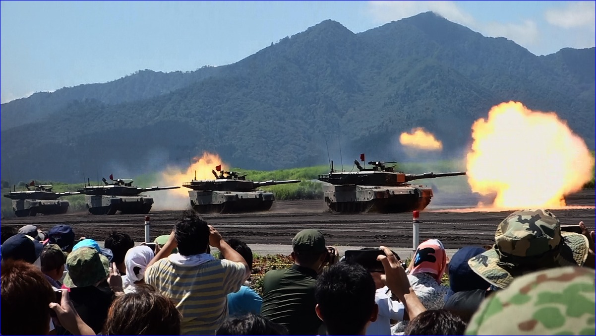2015総火演前日予行(その2)~74式/90式/10式戦車の実弾射撃_d0137627_220810.jpg