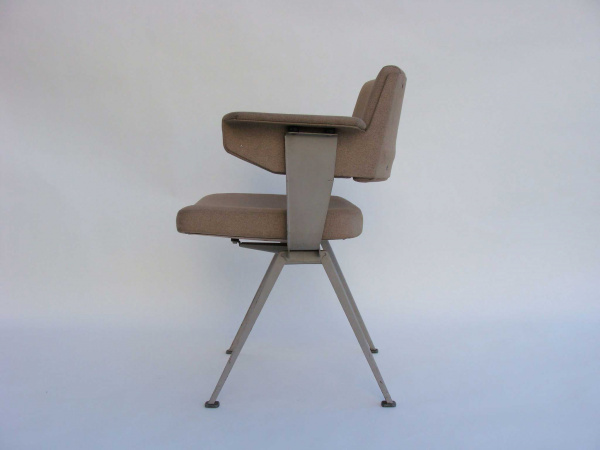 \"Friso Kramer Office Chair\"ってこんなこと。_c0140560_10292951.jpg