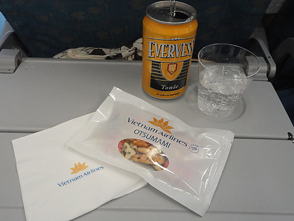 ホーチミン その1ベトナム航空の機内食とホテル_e0230011_1617082.jpg