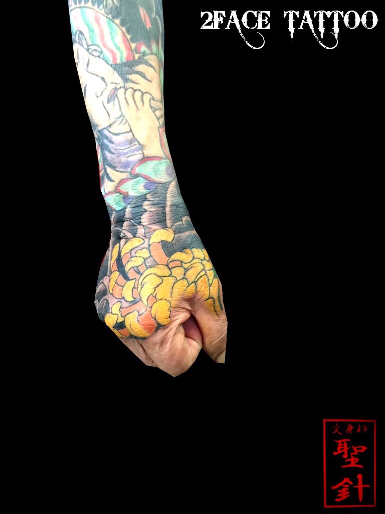千葉 和彫り 刺青 菊 手の甲 タトゥー Tattoo 2face Tattoo Studio Japan 千葉県木更津市 刺青処 聖針