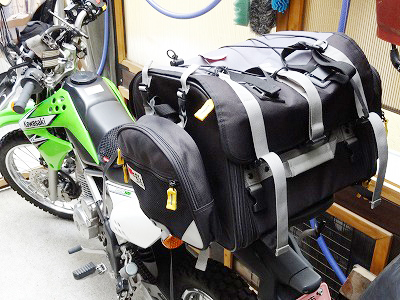 この夏のお買い物（バイク装備品MotoFizzのフィールドシートバッグ）_a0039526_14391427.jpg