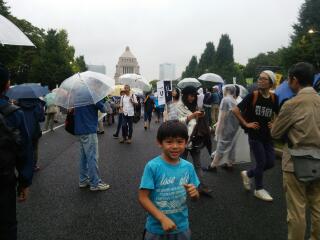 憲法守らぬ総理はいらない！－８・３０国会包囲 １２万人が結集_c0236527_2344387.jpg