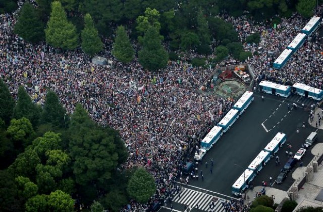 憲法守らぬ総理はいらない！－８・３０国会包囲 １２万人が結集_c0236527_23471051.jpg