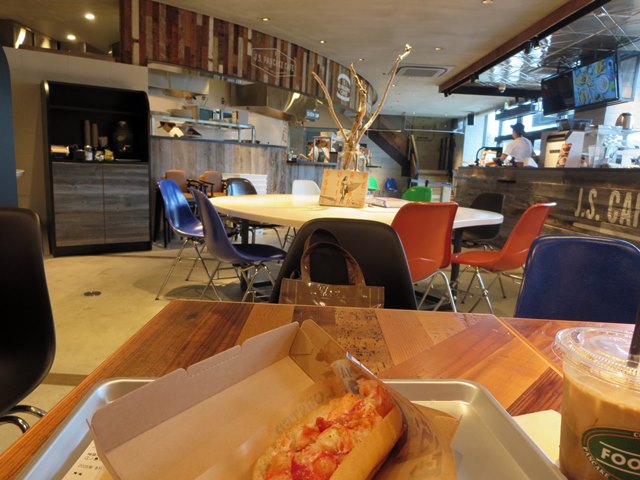 【J.S.Foodies】日本初上陸Luke’sのロブスターロール_b0009849_15124175.jpg