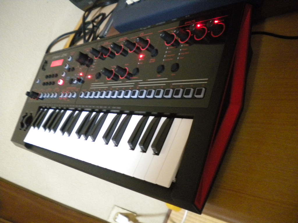 Roland JD-Xiが来ました_a0060052_19534996.jpg