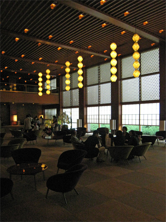 ホテルオークラの茶室:聴松庵_c0195909_1122941.jpg