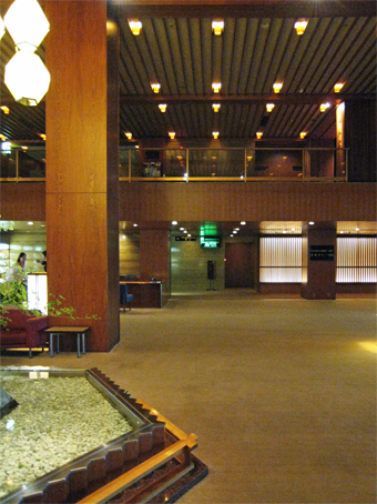 ホテルオークラの茶室:聴松庵_c0195909_1124242.jpg