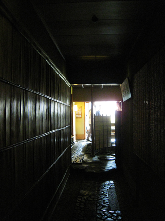 ホテルオークラの茶室:聴松庵_c0195909_1125463.jpg