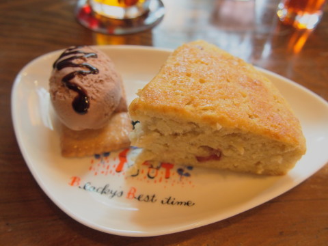 クランベリー入りバナナケーキ:RABBIT CREEK TEAROOM(弘前市)_b0147224_21373230.jpg