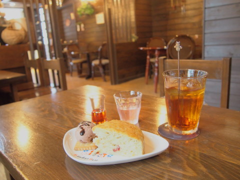 クランベリー入りバナナケーキ:RABBIT CREEK TEAROOM(弘前市)_b0147224_21383390.jpg