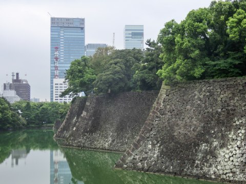 皇居を一周散歩、「千鳥ヶ淵戦没者墓苑」_e0045768_2249328.jpg