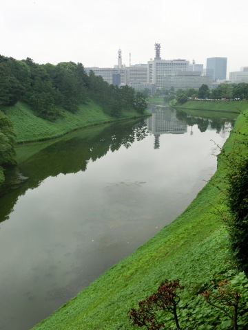 皇居を一周散歩、国会のデモをチラ見しつつ三菱一号館美術館へ_e0045768_20582072.jpg